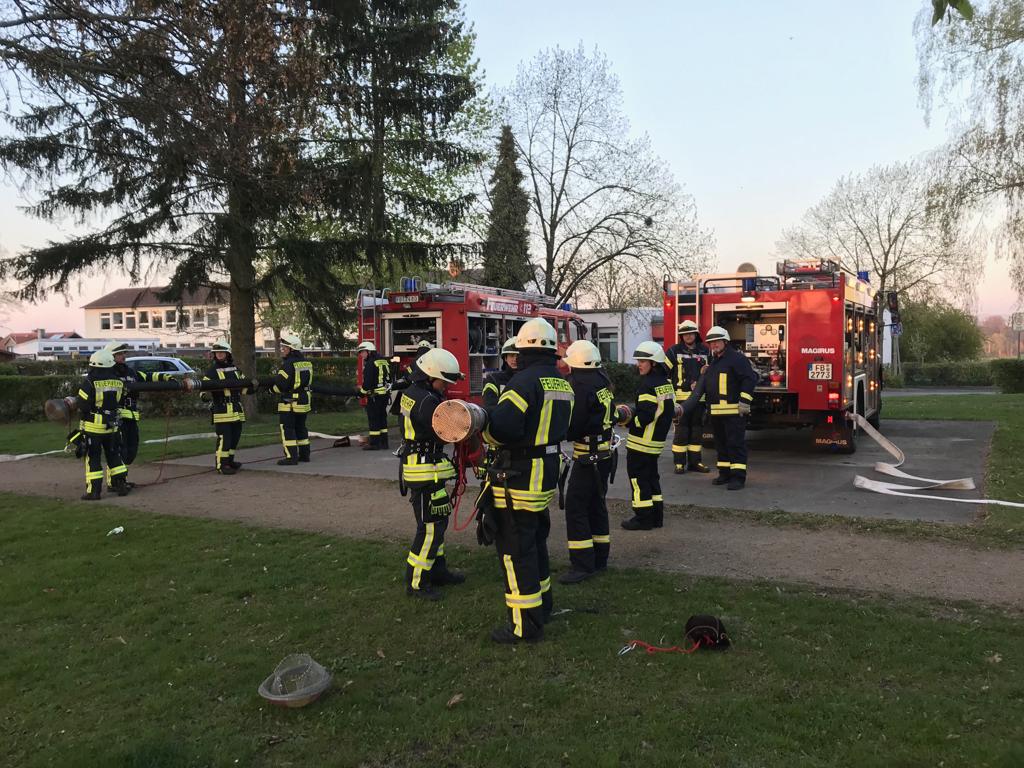 Ilbenstadt – Übung: FwDV 3 Einheiten im Lösch- und Hilfeleistungseinsatz