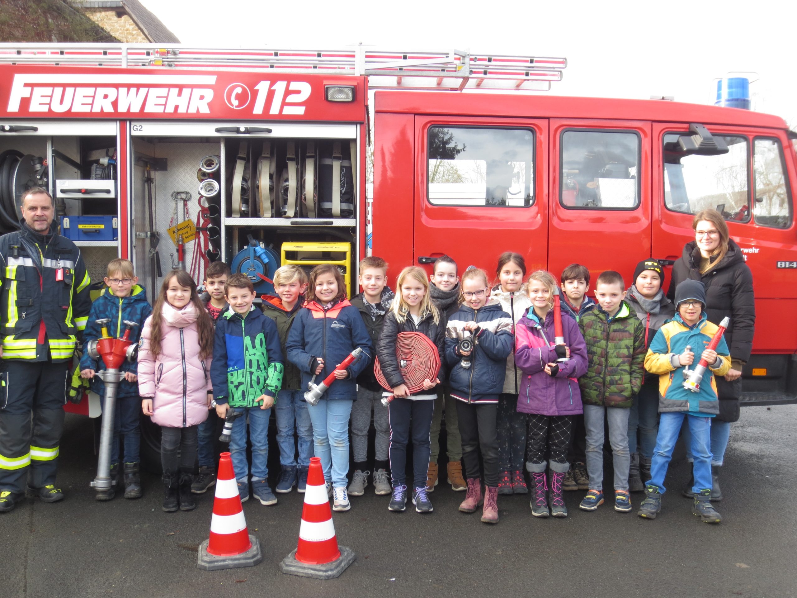 Ilbenstadt – Besuch der 3. Klassen in der Feuerwehr