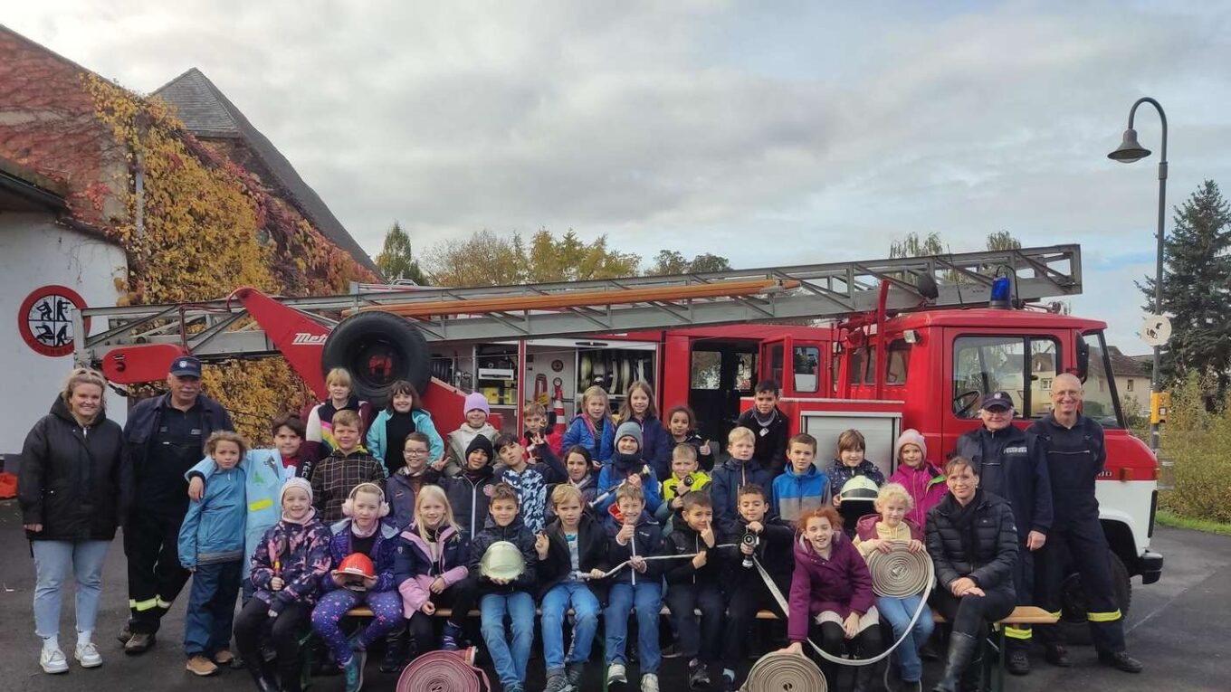 Ilbenstadt – Grundschüler besuchen die Feuerwehr